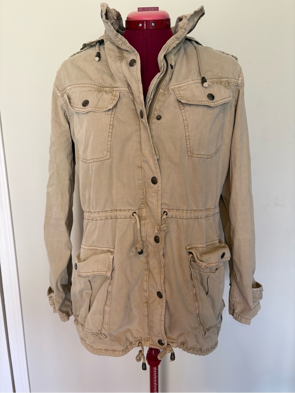 Aritzia Talula Iconic Trooper Beige Hooded Utility Jacket
